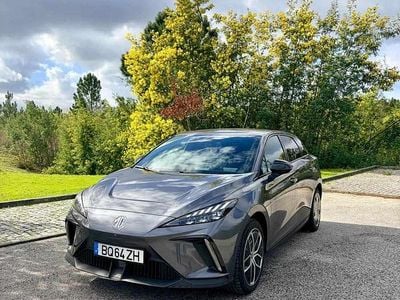 Usado MG MG4 EV 150 kW (204 HP) 2023 Cinzento Citadino