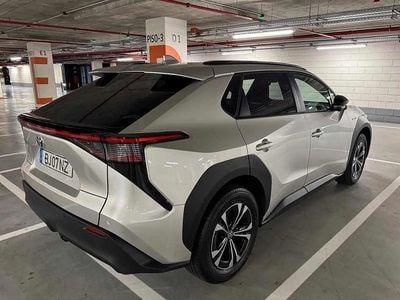 Cinzento Usado 2023 Toyota bZ4X SUV | € 30.000