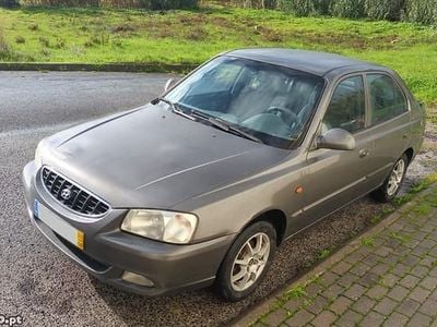 Cinza Usado 2002 Hyundai Accent Sedan | € 2.550