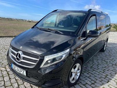 Cinzento Usado 2018 Mercedes V220 Monovolume | € 25.000