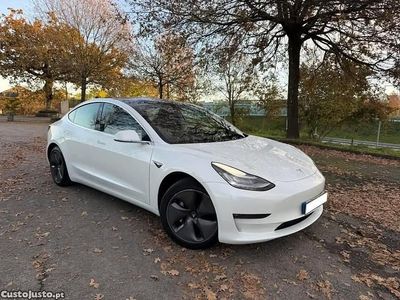 Branco Usado 2020 Tesla Model 3 Sedan | € 25.990 (Preço justo)