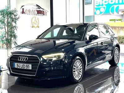 Usado Audi A3 Sportback Sport 116 HP (85 kW) 2018 Cinza escuro Citadino