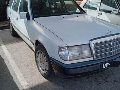 Usado 1987 Mercedes E250 Sedan | € 2.800