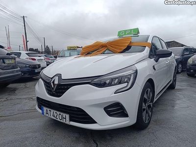 Branco Usado 2022 Renault Clio V LIMITED | € 15.750 (Preço justo)