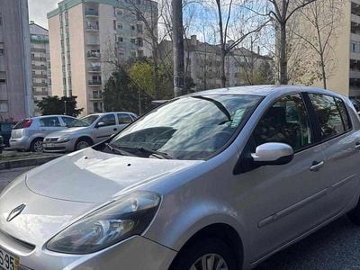 Cinzento Usado 2009 Renault Clio II Citadino | € 3.500 (Preço justo)