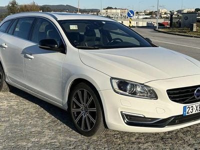 Usado 2014 Volvo V60 Summum Carrinha | € 13.000 (Preço justo)