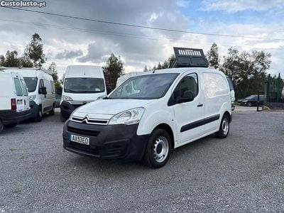 Branco Usado 2017 Citroën Berlingo Monovolume | € 10.500 (Preço elevado)