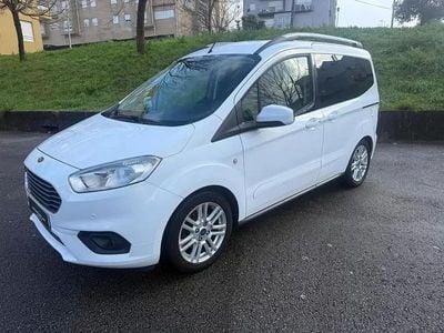Branco Usado 2019 Ford Tourneo Courier Titanium Monovolume | € 9.900 (Super Preço)