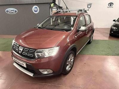 Usado Dacia Sandero Stepway 90 HP (66 kW) 2017 Vermelho SUV