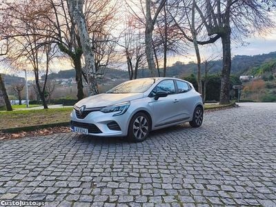 Cinza Usado 2023 Renault Clio V | € 14.950 (Preço justo)