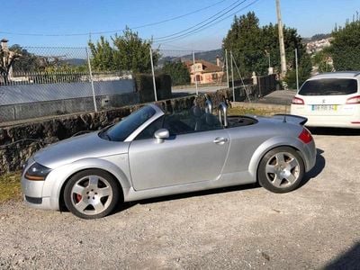 Usado Audi TT Premium 224 HP (164 kW) 1999 Cinzento Cabrios