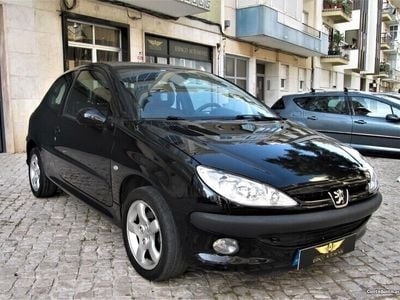 Usado Peugeot 206 GTi 110 HP (80 kW) 2001 Preto Citadino