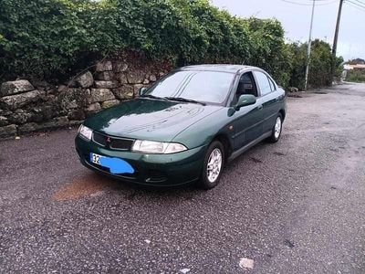 Usado Mitsubishi Carisma 99 HP (72 kW) 1999 Verde Citadino