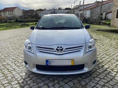 Usado Toyota Auris 90 HP (66 kW) 2010 Cinzento Citadino