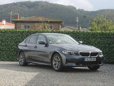 Cinza Usado 2021 BMW 320 Sport Line Sedan | € 24.980 (Preço justo)