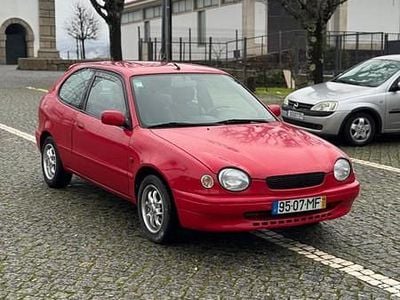 Vermelho Usado 1998 Toyota Corolla Luna Citadino | € 3.250