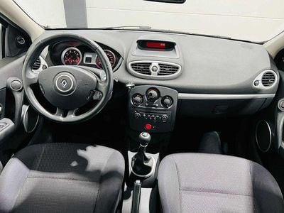 Usado 2007 Renault Clio II Sedan | € 3.100