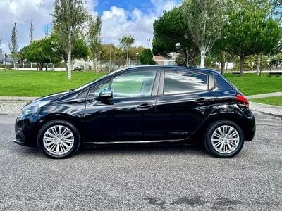 Preto Usado 2019 Peugeot 208 Signature Sky Citadino | € 10.450 (Bom preço)