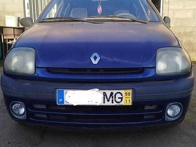 Usado Renault Clio II 58 HP (42 kW) 1998 Azul Citadino