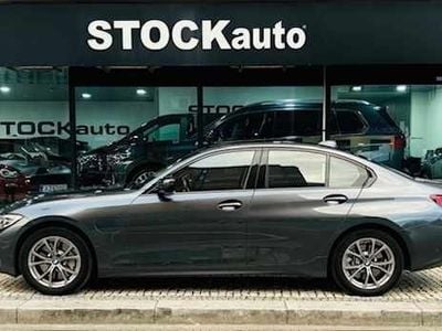 Cinzento Usado 2019 BMW 330e Sedan | € 26.500 (Preço elevado)