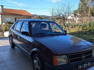 Usado 1981 Opel Kadett Sedan | € 2.500