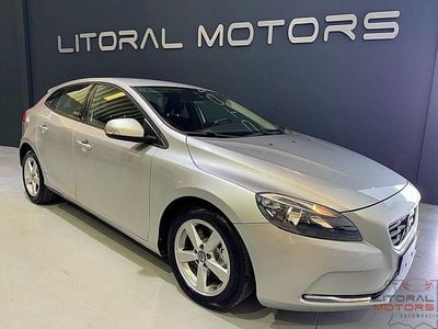 Cinza Usado 2014 Volvo V40 Momentum Carrinha | € 13.900 (Preço justo)