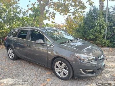 Usado Opel Astra Cosmo 130 HP (95 kW) 2013 Cinza Carrinha