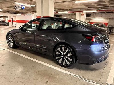 Cinza Usado 2024 Tesla Model 3 Sedan | € 45.990