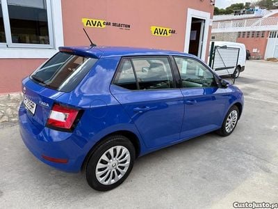 Usado Skoda Fabia Active 75 HP (55 kW) 2019 Azul Sedan