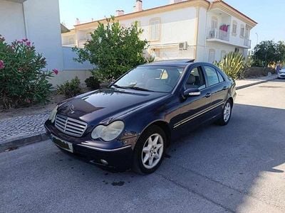 Azul Usado 2001 Mercedes C270 Sedan | € 4.000