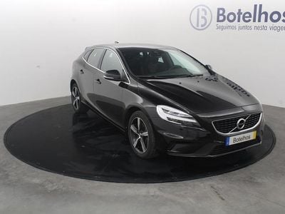 Usado Volvo V40 152 HP (111 kW) 2018 Preto Sedan