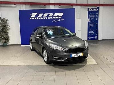 Cinzento Usado 2016 Ford Focus Sedan | € 10.850 (Caro)