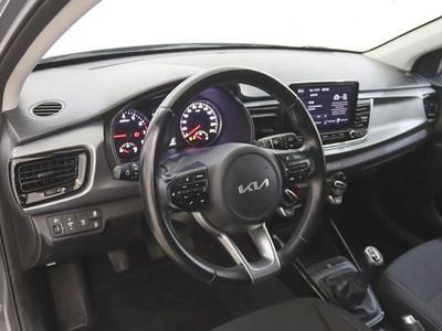 Usado Kia Rio 100 HP (73 kW) 2023 Cinzento
