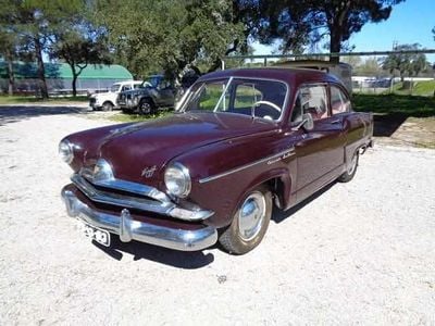 Vermelho Usado 1952 Chrysler Voyager Monovolume | € 14.500