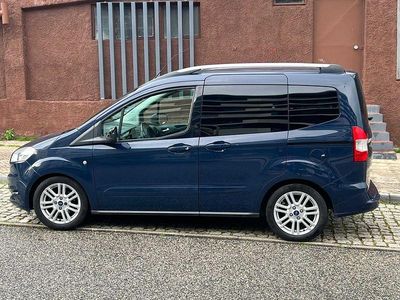 Usado Ford Tourneo Courier 95 HP (69 kW) 2016 Monovolume