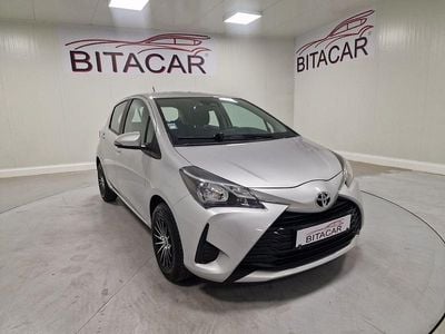 Usado Toyota Yaris Active 70 HP (51 kW) 2018 Cinzento (metalizado) Citadino