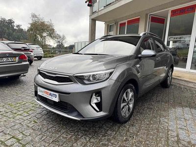 Cinzento Usado 2025 Kia Stonic SUV | € 18.000 (Preço justo)