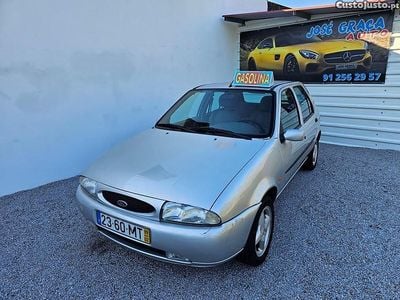 Cinza Usado 1999 Ford Fiesta | € 1.250