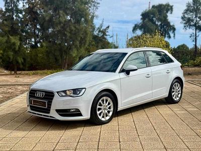 Branco Usado 2016 Audi A3 Attraction Sedan | € 19.900 (Caro)