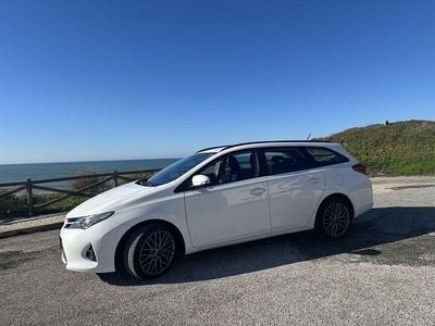 Usado Toyota Auris 90 HP (66 kW) 2014 Sedan