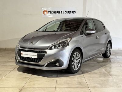 Cinza prata Usado 2018 Peugeot 208 Signature Sky Citadino | € 12.900 (Preço elevado)