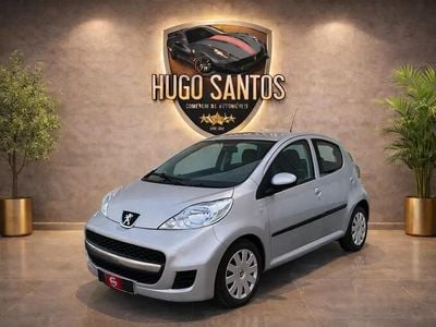 Usado Peugeot 107 68 HP (50 kW) 2011 Prateado Citadino