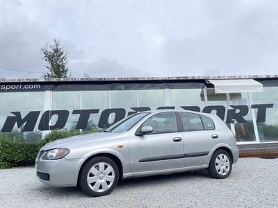 Cinzento (metalizado) Usado 2002 Nissan Almera Visia Citadino | € 3.750