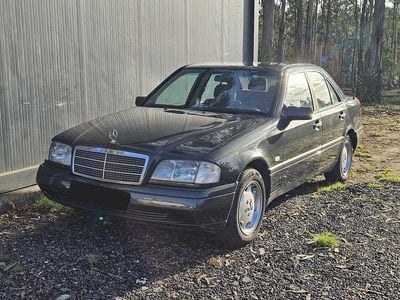 Usado 1994 Mercedes C180 Classic Sedan | € 2.300