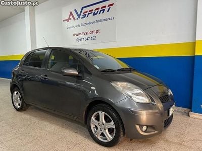 Cinza Usado 2011 Toyota Yaris Citadino | € 7.990 (Preço justo)