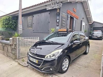 Preto Usado 2015 Peugeot 208 Citadino | € 9.800 (Preço justo)