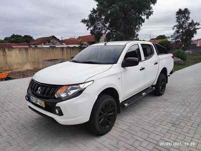 Branco Usado 2015 Mitsubishi L200 Pickup | € 21.000