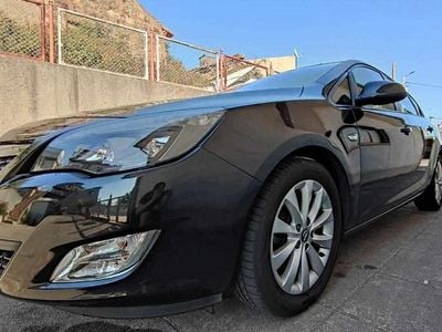 Usado Opel Astra 130 HP (95 kW) 2012 Preto