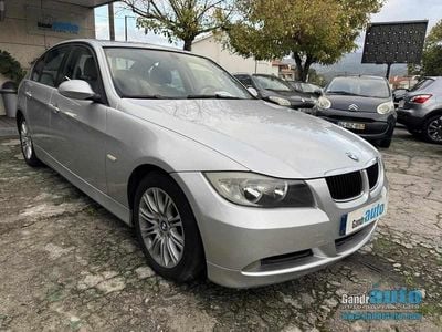 Cinzento Usado 2005 BMW 320 Sedan | € 7.750 (Preço justo)