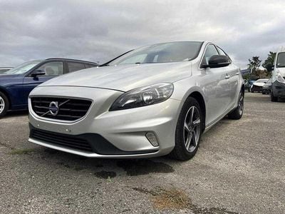 Usado Volvo V40 120 HP (88 kW) 2015 Cinzento Carrinha